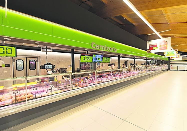 Imagen principal - HiperDino abre una nueva tienda de 3.600 metros cuadrados en Santa Brígida