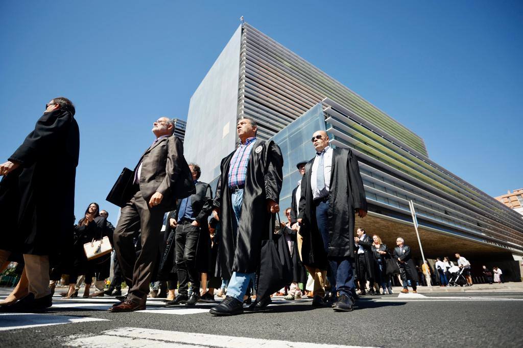 Los abogados de la capital grancanaria toman las calles para reclamar mejoras