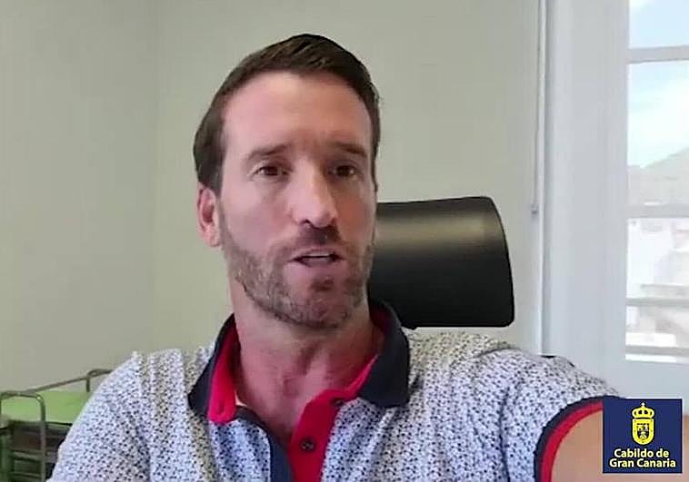 Edgar Aldaz invitando a uno de los foros promovidos por el Cabildo de Gran Canaria.