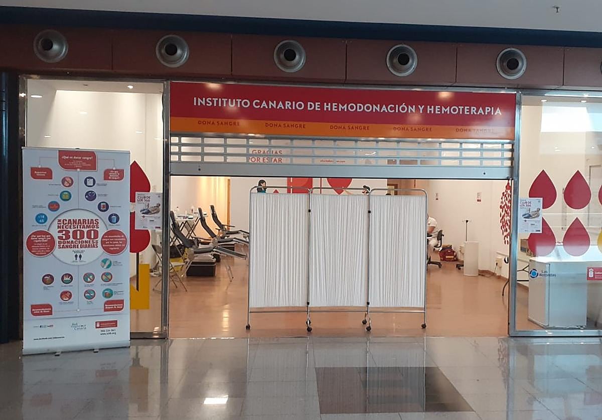 La sala de donación está en la tercera planta del centro comercial Las Rotondas, en Puerto del Rosario.