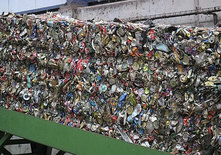 Bala de aluminio resultante de la separación de envases ligeros.