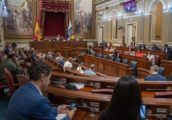 Imagen de archivo de una sesión del Parlamento de Canarias.