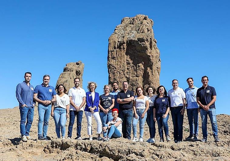 Los candidatos del PP por Gran Canaria, este domingo ante el Roque Nublo.
