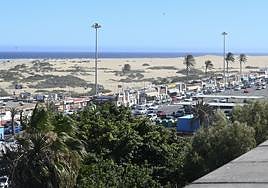 Vista aérea del centro comercial Anexo II, que sirve de antesala a la principal entrada a Playa del Inglés.