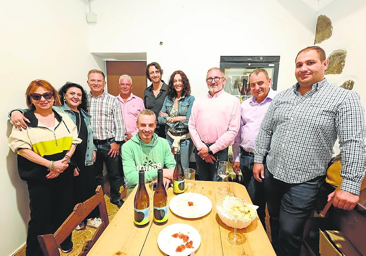 Un grupo de periodistas gastronómicos visitó Valleseco para conocer su famosa sidra.