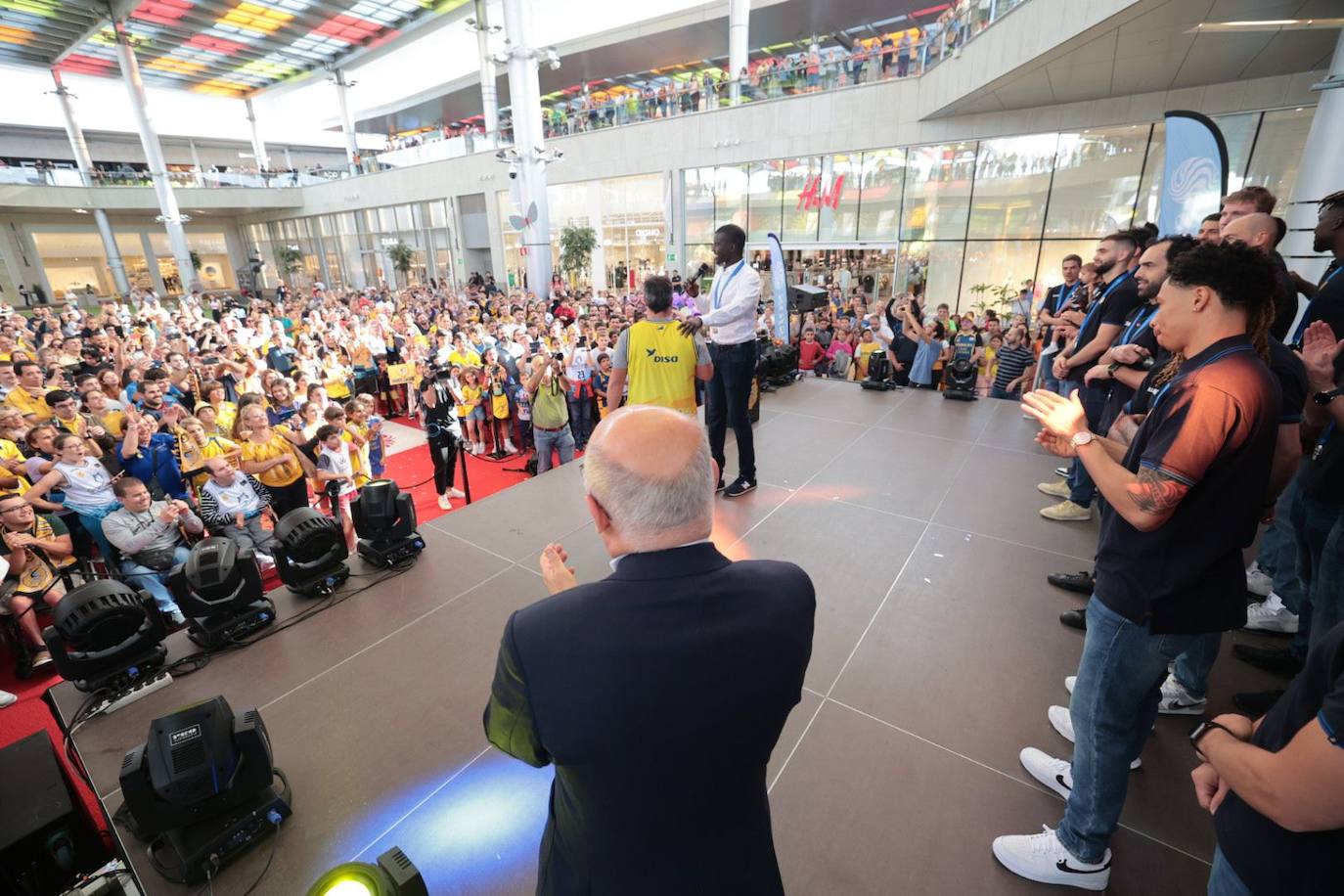 La afición agasaja al Granca