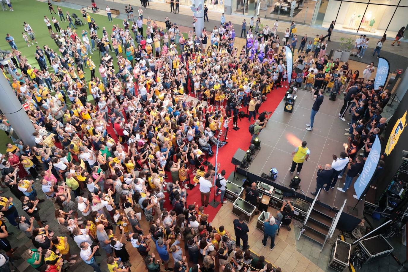 La afición agasaja al Granca