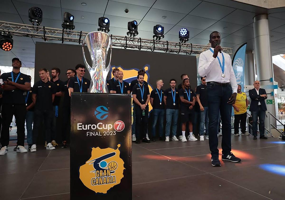 La afición agasaja al Granca