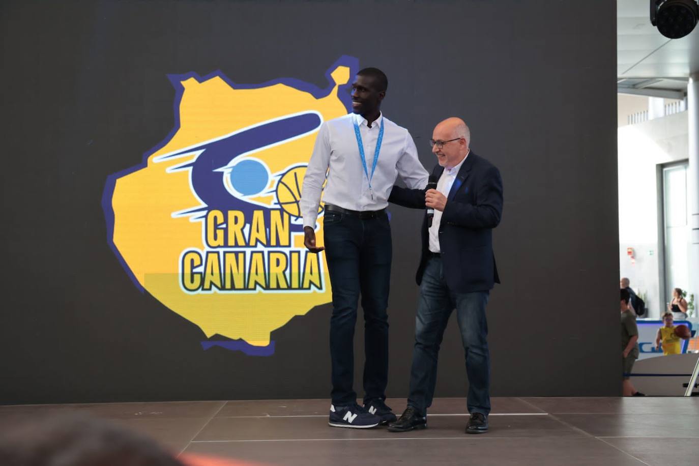 La afición agasaja al Granca