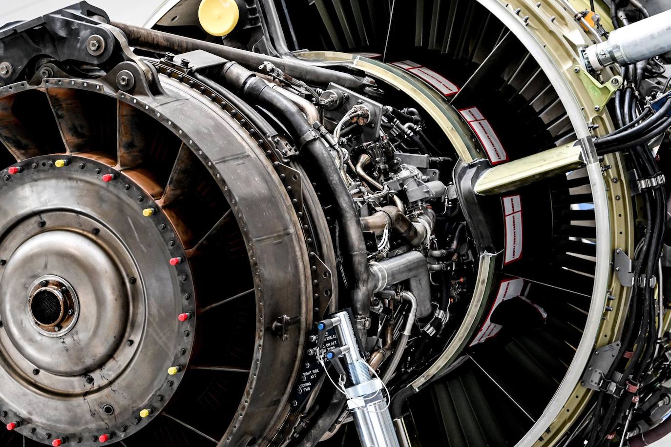 Un motor turbofen CFM56-7B para el avión de pasajeros de un solo pasillo Boeing Next-Generation en la planta de MTU Maintenance en Ludwigsfelde, cerca de Berlín, Alemania. MTU Maintenance es líder en el reparación y servicio de motores para aviones de medio recorrido, jets ejecutivos y helicópteros.