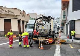 Imagen de los operarios en la zona.