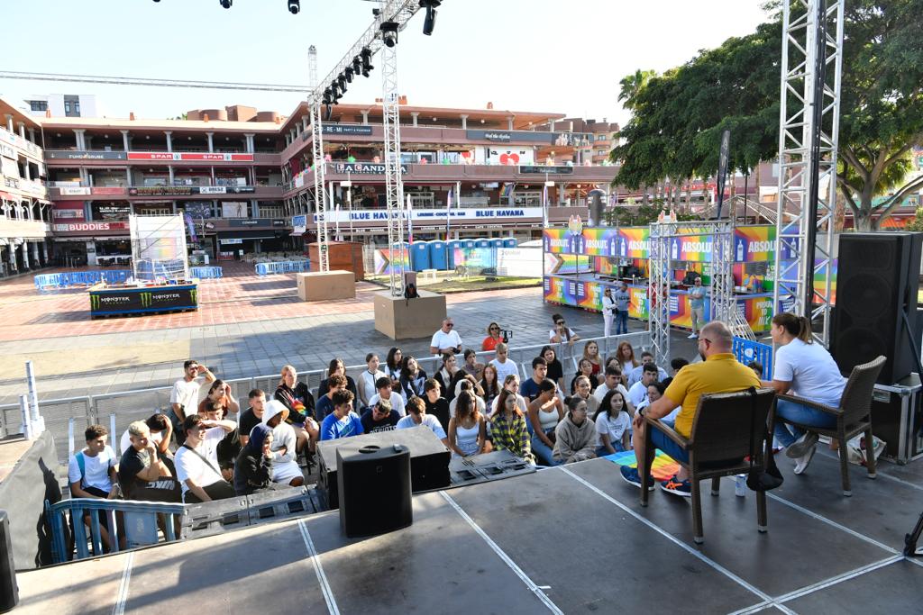 Charla sobre igualdad y juventud trans organizada por el Maspalomas Pride