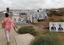 Cualquier sitio es bueno para hacer campaña, como este descampado.