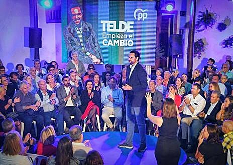 Imagen secundaria 1 - Más imágenes del acto del PP celebrado en la Casa Condal de San Juan.