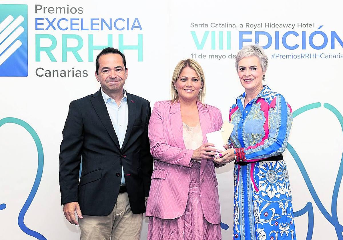 Davinia Domínguez y Virginia Ávila fueron las encargadas de recoger este premio.