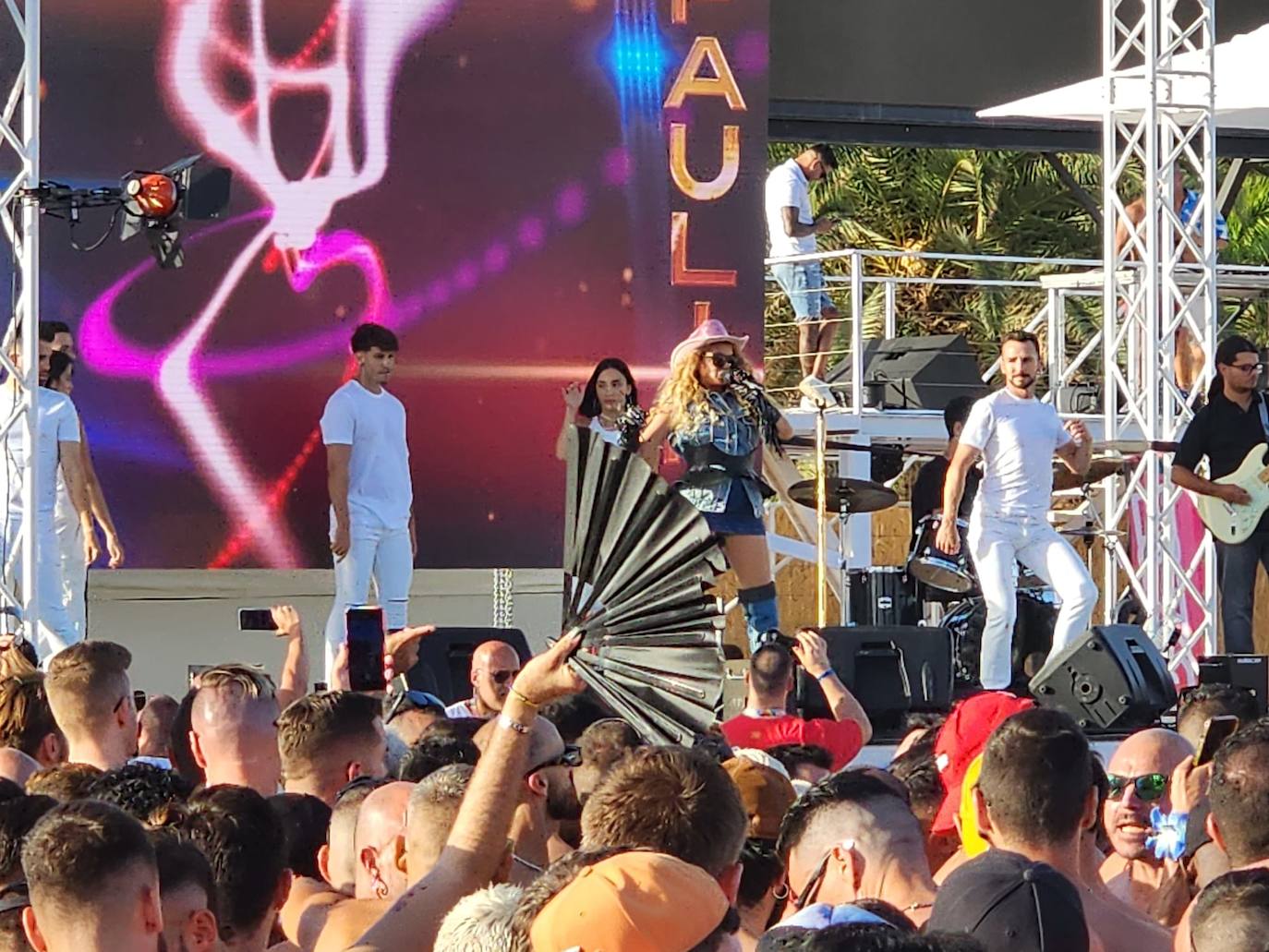 Paulina Rubio celebra el Maspalomas Pride