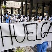 Los médicos, defraudados con Torres por cerrarse al diálogo ante la huelga