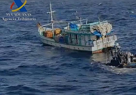 Interceptado un pesquero en aguas canarias con más de 1.500 kilos de cocaína
