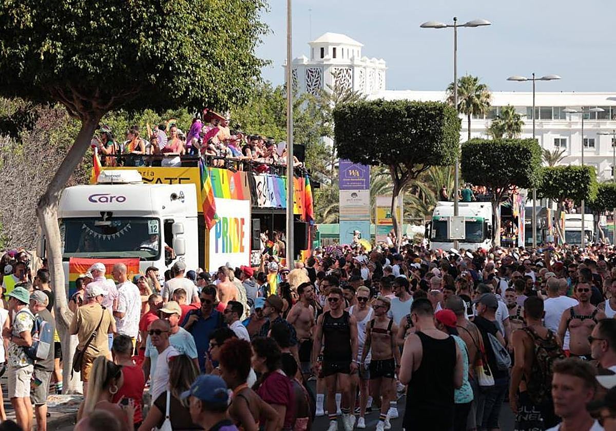 La multitudinaria cabalgata del Maspalomas Pride, en imágenes