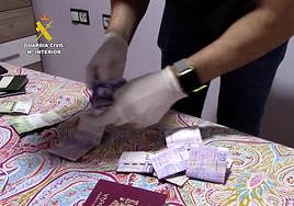 Varios detenidos por facilitar la salida de Canarias a menores migrantes con documentación falsa