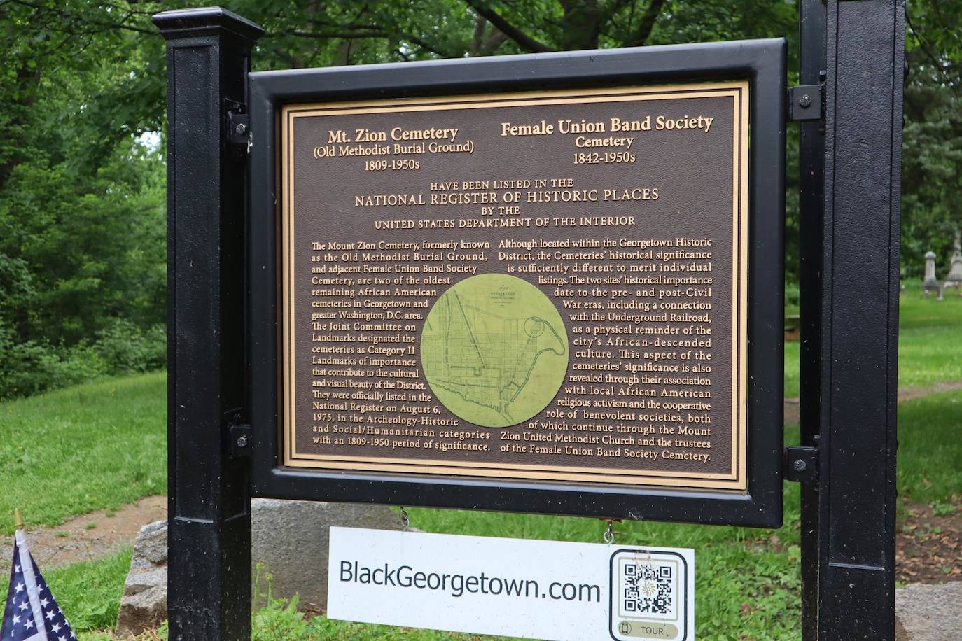 Fotografía de uno de los cementerios afroamericanos más antiguos de Washington el Mount Zion, donde hay personas enterradas que nacieron y murieron esclavas, en Washington DC (EEUU). En la llamada «ciudad de chocolate» por su población negra, Washington, una de las onzas de la tableta está a punto de desaparecer. A sus 66 años, Neville Waters es uno de los pocos afroamericanos nativos que quedan en Georgetown, un barrio de la capital estadounidense que en su día fue hogar de una amplia comunidad negra.