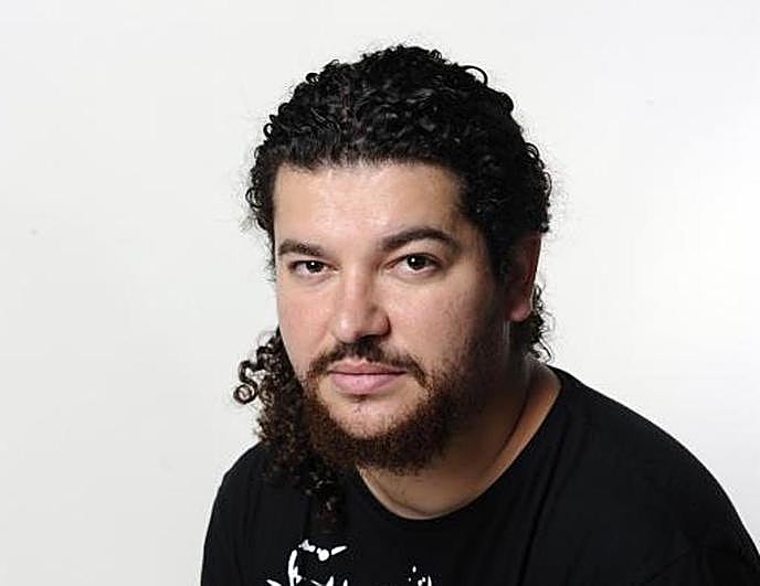 El guitarrista de Efecto Pasillo, Nau Barreto.