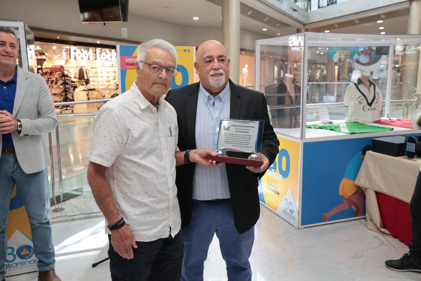 La lucha canaria rinde homenaje a Jesús Gómez, Antonio Ayala y Juan Cubas