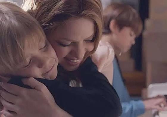 Milan y Sasha, junto a Skakira en 'Acróstico'.