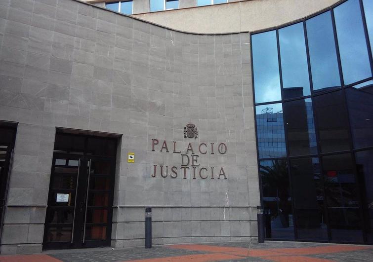 Piden 40 años para un hombre acusado de matar a sus padres en Tenerife