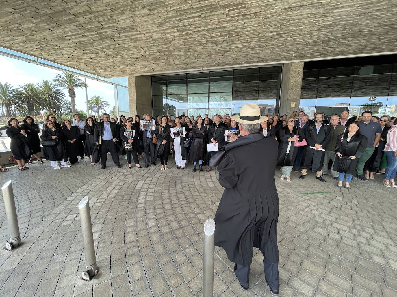 Los letrados del turno piden mejoras y censuran la actitud de un juez