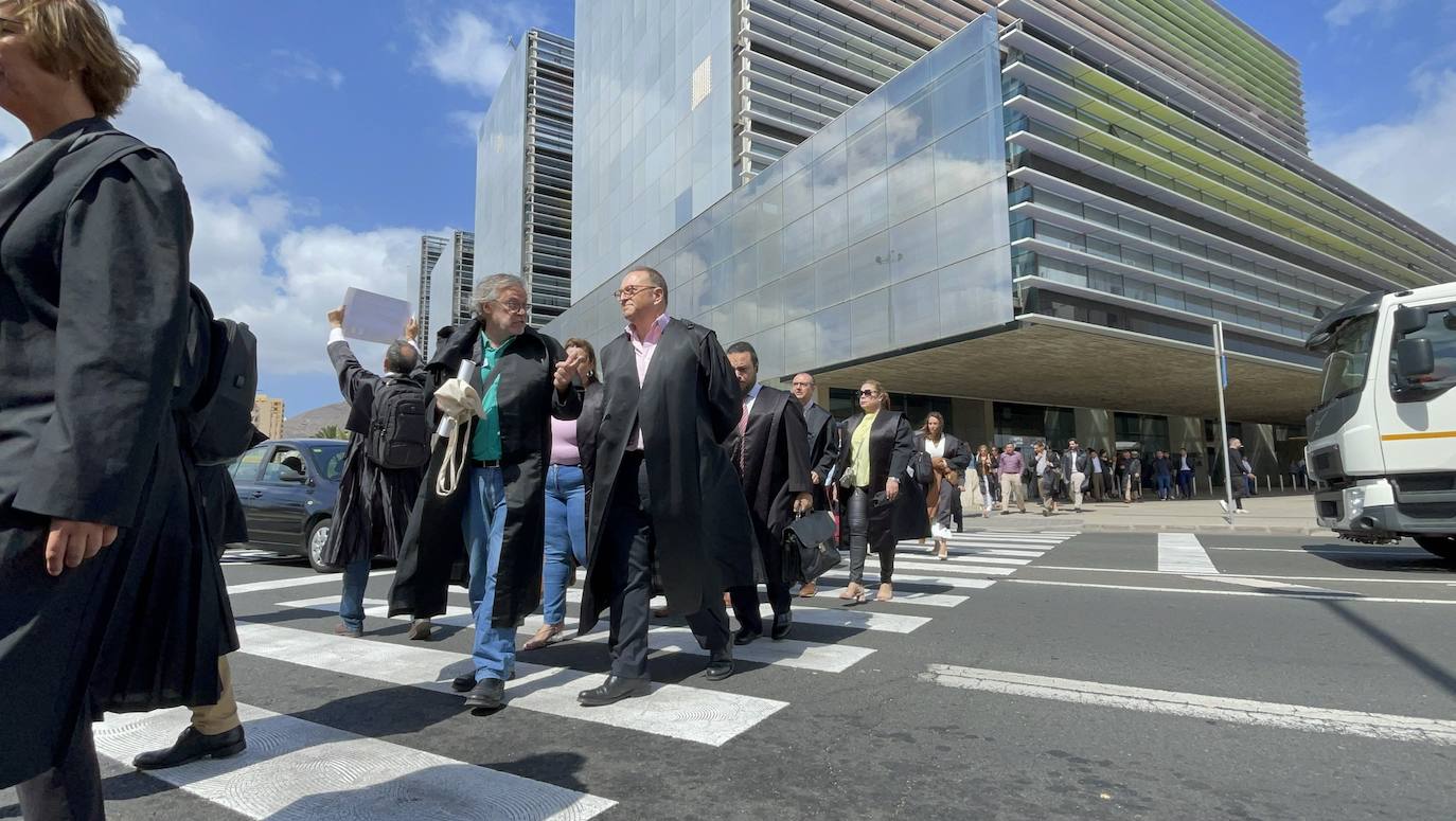 Los letrados del turno piden mejoras y censuran la actitud de un juez
