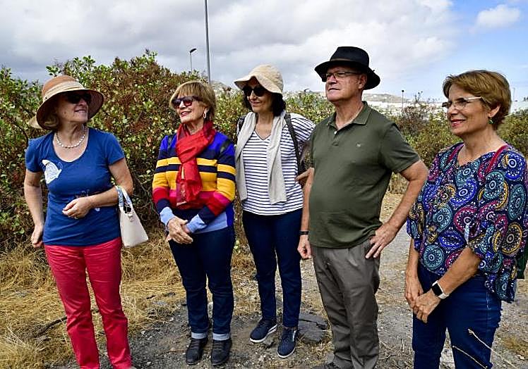 Imagen principal - De «conjurar» la soledad a la vejez activa: el sueño colectivo de El Ciempiés