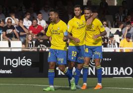 Viera, Enzo y Pejiño celebran el segundo en Cartagena.