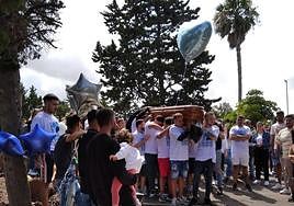 Imagen del emotivo entierro de Yenedey Jesús Noé, este domingo en San Lázaro.