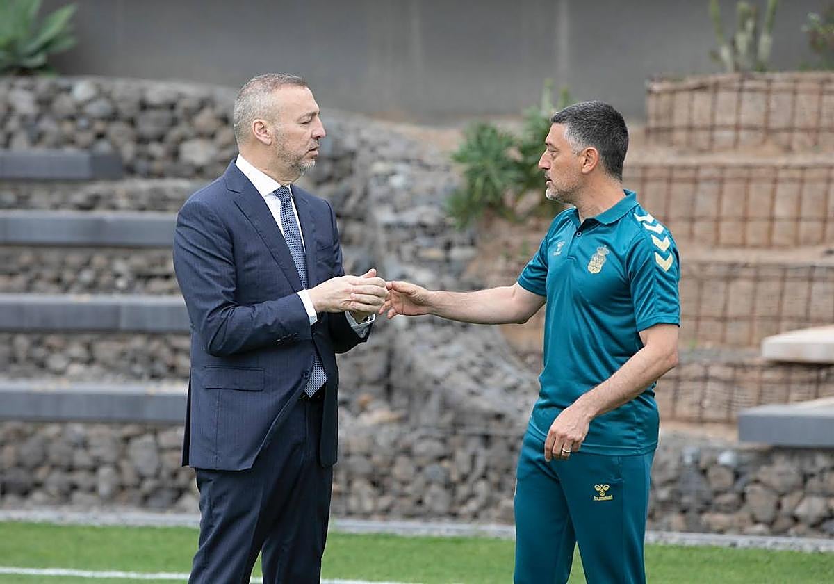 Miguel Ángel Ramírez, presidente de la UD Las Palmas, junto a Pimienta.