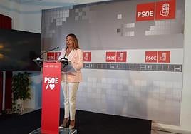 Momento de la rueda de prensa de María Dolores Corujo.