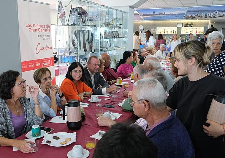 Darias pondrá en marcha nuevas políticas públicas para que los 90.000 mayores de la ciudad «tengan una vida plena»