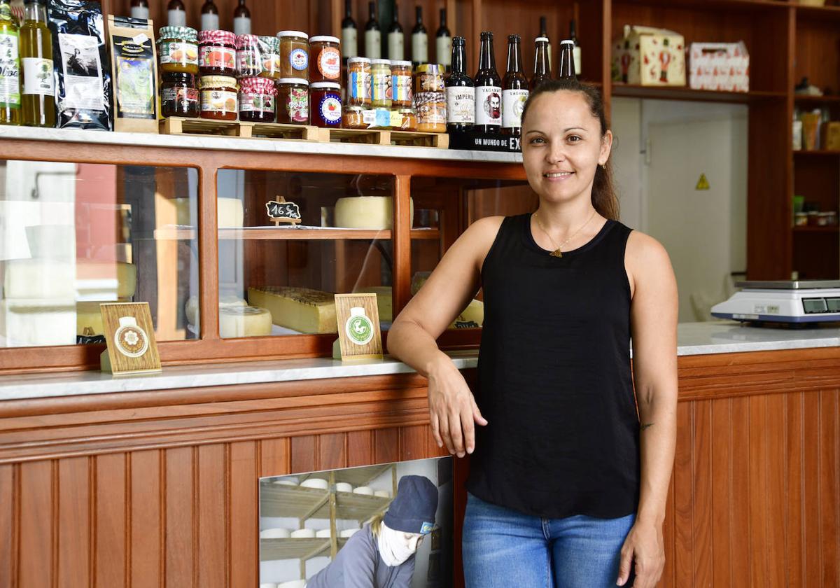 Yohana Mendoza, quesera que pide la apertura de más comercios en Guía.