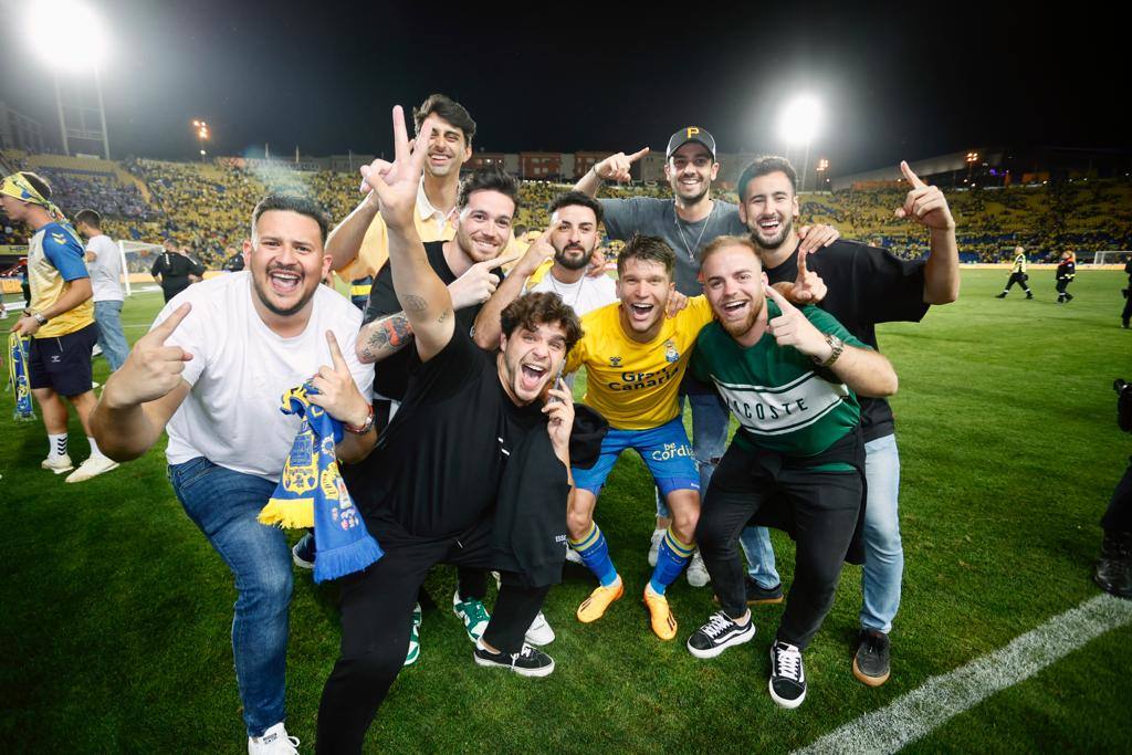 Emotiva celebración de los jugadores de la UD en el Gran Canaria