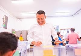 Oswaldo Betancort, votando.