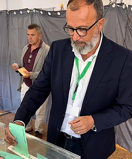 Francisco García, votando.