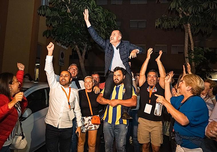 Teodoro Sosa, en plena celebración de resultados la noche electoral del domingo.