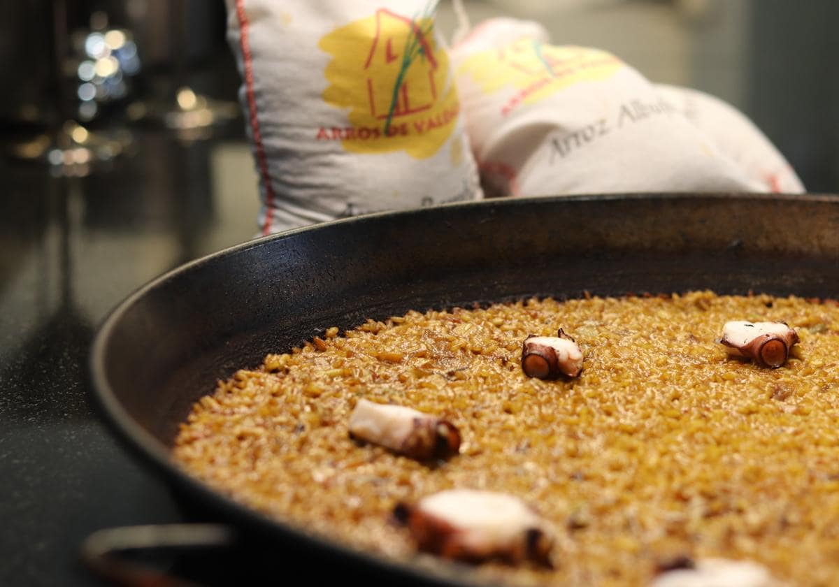 El arroz valenciano: variedades y receta para cocinar un caldero