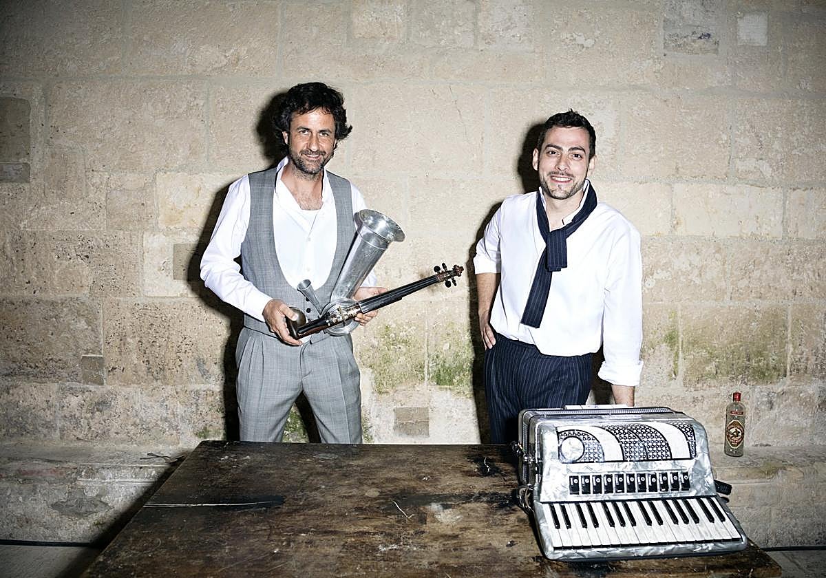 Diego Galaz y Jorge Arribas integran el dúo Fetén Fetén.