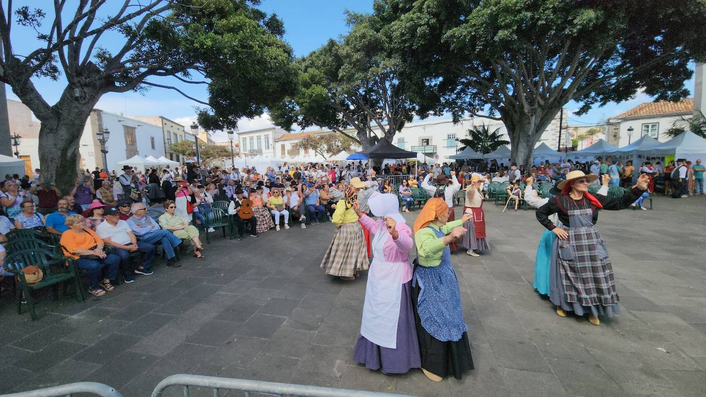 La plaza San Juan acoge el Día de Canarias