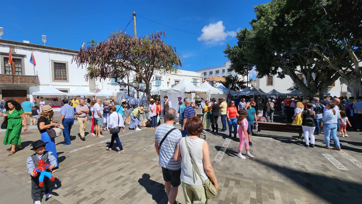 La plaza San Juan acoge el Día de Canarias