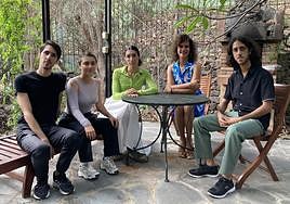 Residencia artística. De izquierda a derecha, Javier Estupiñán, Carla Marzán, Daniasa M. Curbelo, Ninf.A y Jorge Esda, en Ingenio.