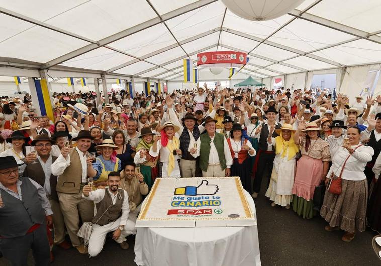 Unas 2.000 personas de la familia Spar Gran Canaria celebran el Día de Canarias