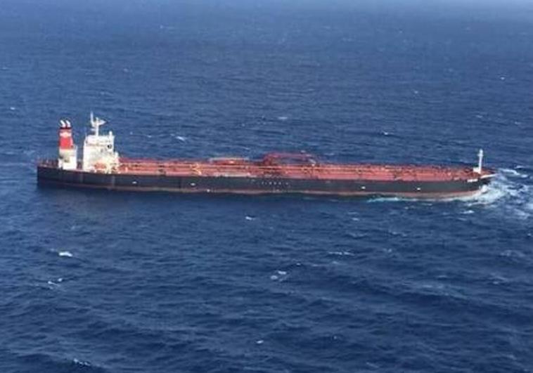 Petroleros rusos burlan las sanciones europeas y pasan por las costas de Canarias
