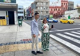 El presidente de la comisión de fiestas, Alexander Arce, y la concejala y pregonera Inmaculada Medina, este lunes en Manuel Becerra.